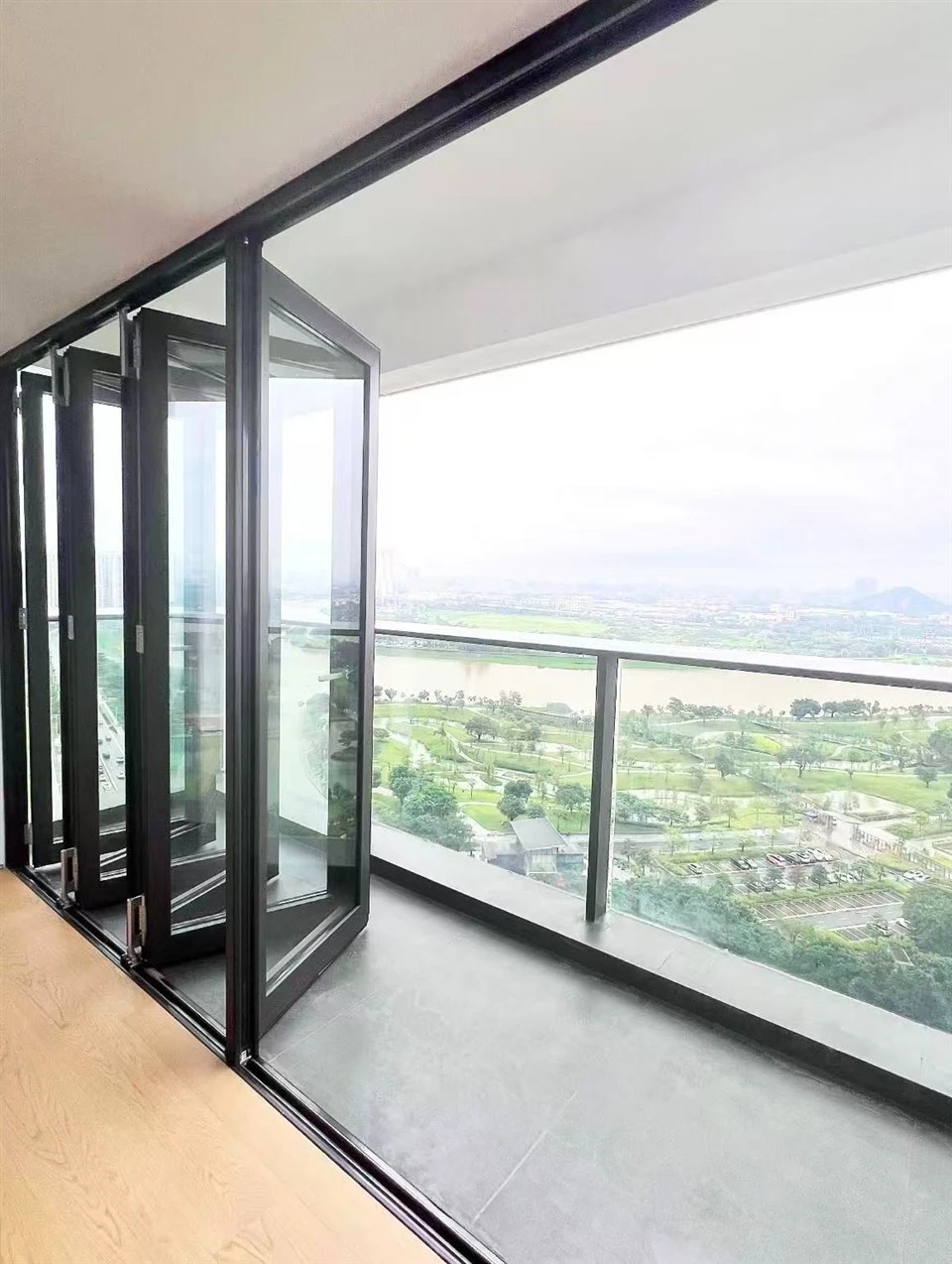 Black Aluminium Bi Fold Doors manufacturers